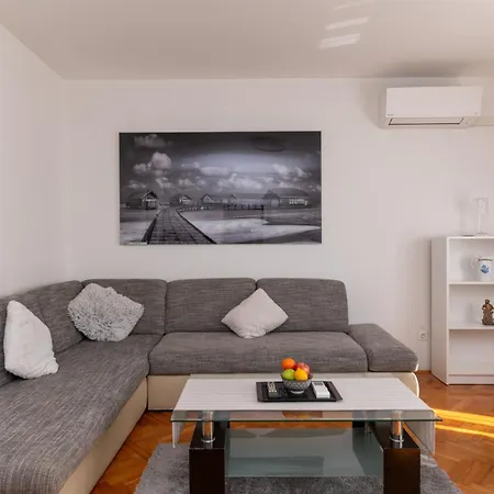 Milijana Apartment *