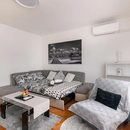 Milijana Apartment *